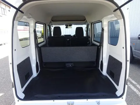 Nissan Clipper Van