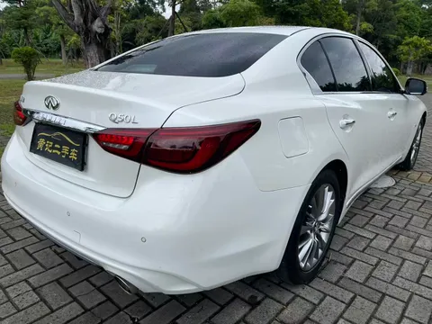 Infiniti Q50L