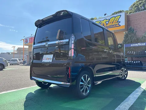 Honda N-BOX Custom