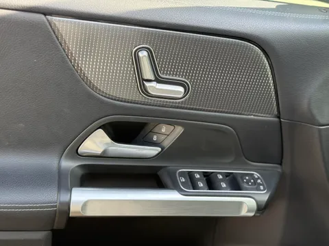 Mercedes-Benz Mercedes-Benz GLB