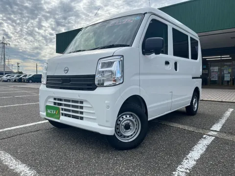 Nissan Clipper Van