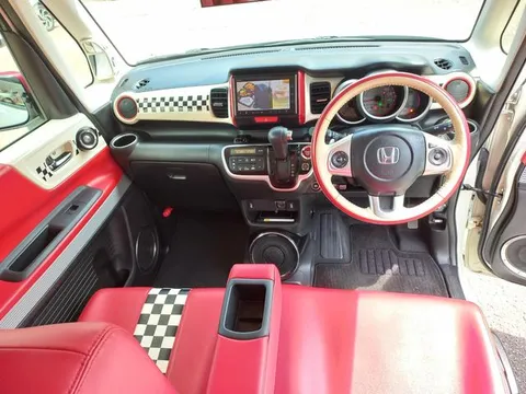 Honda N-BOX Slash