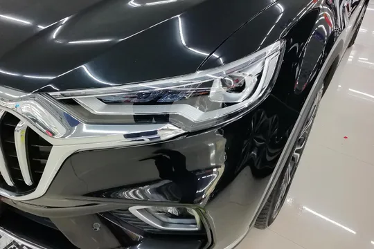Hongqi HS5