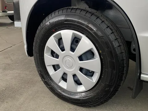 Nissan Clipper Van