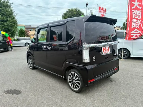 Honda N-BOX Custom