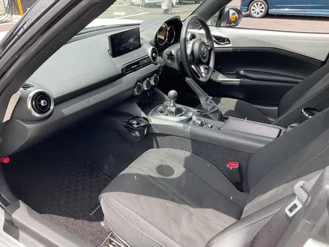 Mazda MX-5 (Roadster)