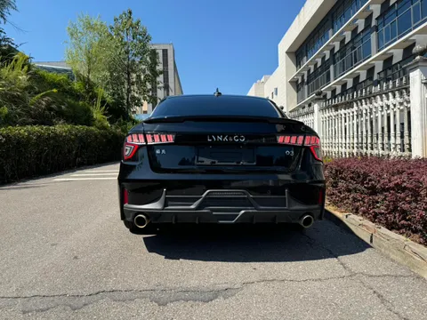 Lynk & Co 03