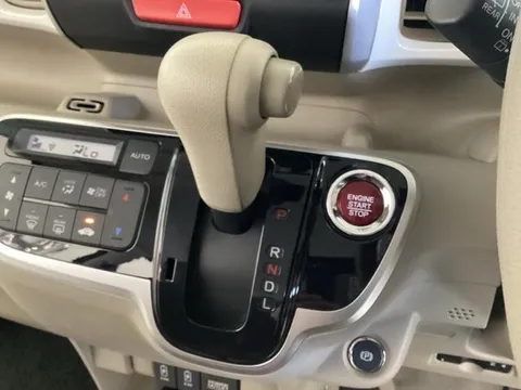 Honda N-BOX Slash