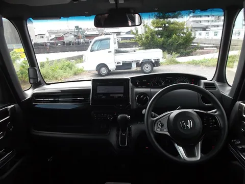 Honda N-BOX Custom