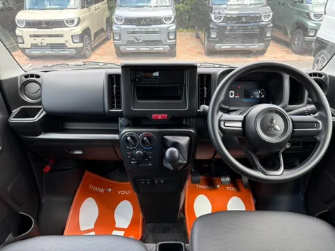 Mitsubishi Minicab Van
