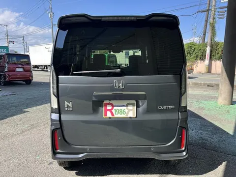 Honda N-BOX Custom