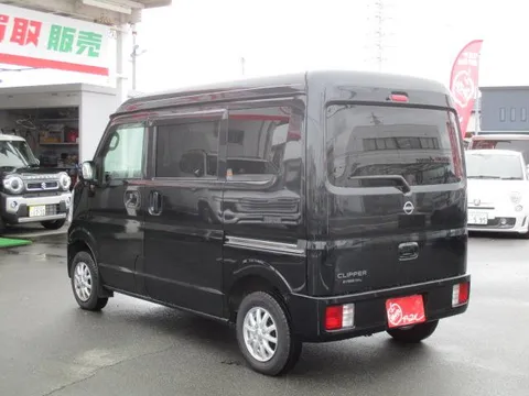 Nissan Clipper Van