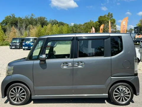 Honda N-BOX Custom