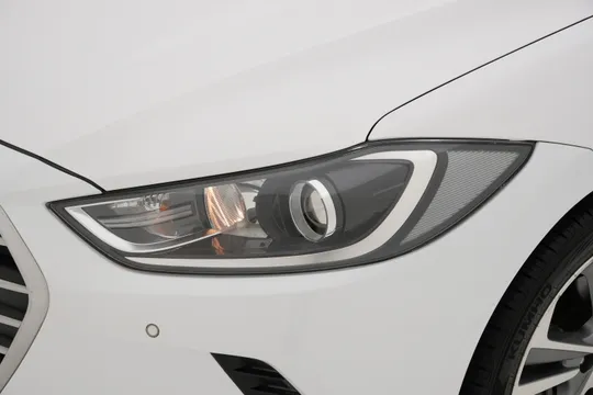 Hyundai Elantra (Avante)