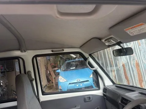 Nissan Clipper Van