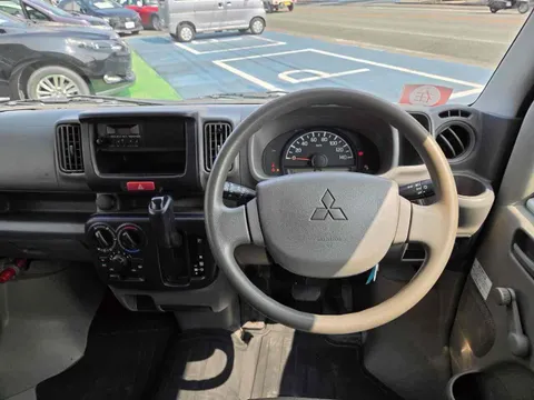 Mitsubishi Minicab Van