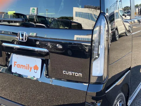 Honda N-BOX Custom
