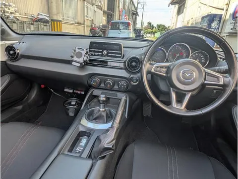 Mazda MX-5 (Roadster)