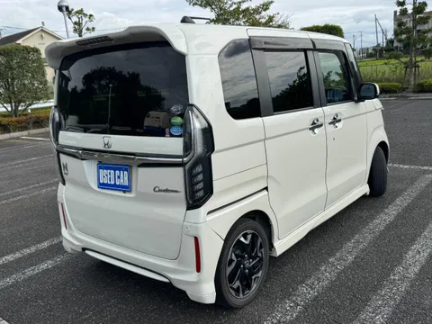 Honda N-BOX Custom
