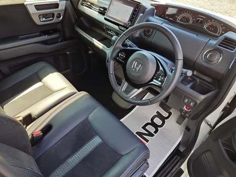 Honda N-BOX Custom