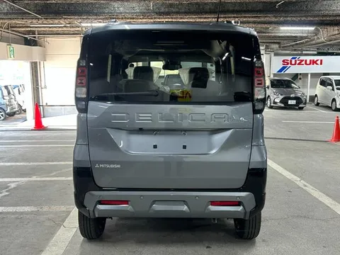 Mitsubishi Delica Mini