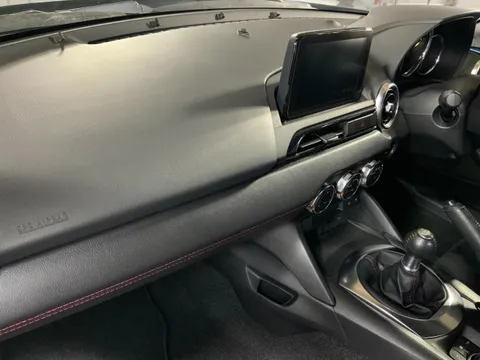 Mazda MX-5 (Roadster)
