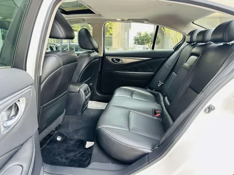 Infiniti Q50L