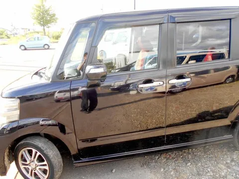 Honda N-BOX Custom