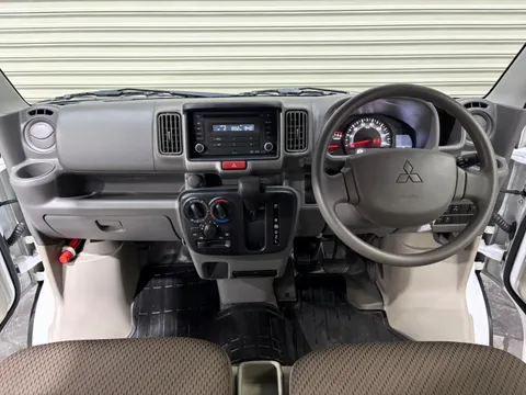 Mitsubishi Minicab Van