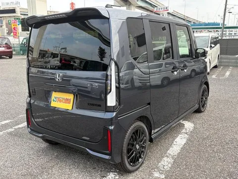 Honda N-BOX Custom