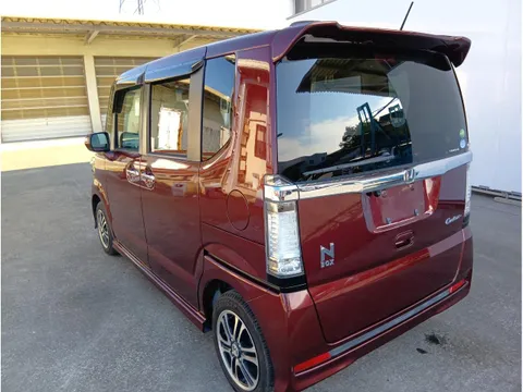 Honda N-BOX Custom