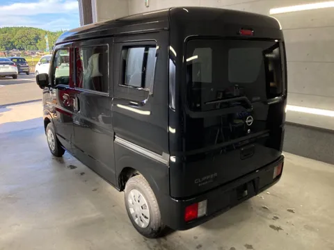 Nissan Clipper Van
