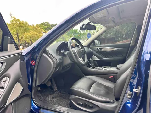 Infiniti Q50L