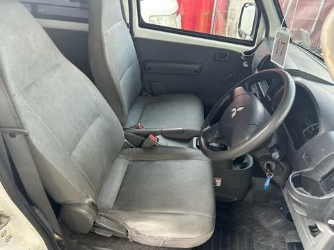 Mitsubishi Minicab Van