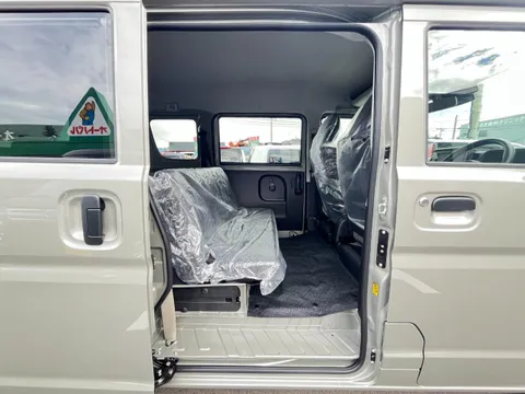 Nissan Clipper Van