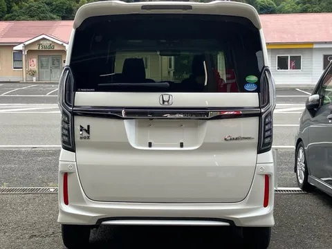 Honda N-BOX Custom