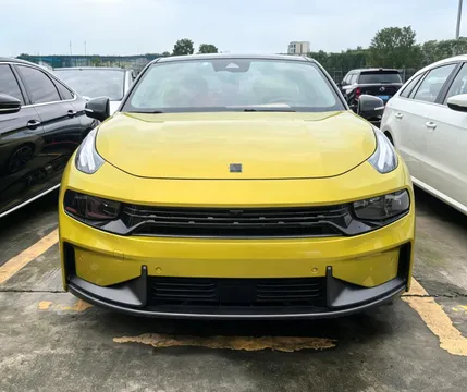 Lynk & Co 03