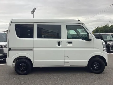 Nissan Clipper Van
