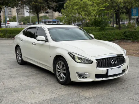 Infiniti Q70