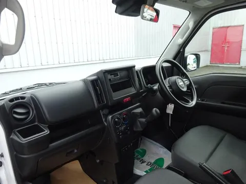 Nissan Clipper Van