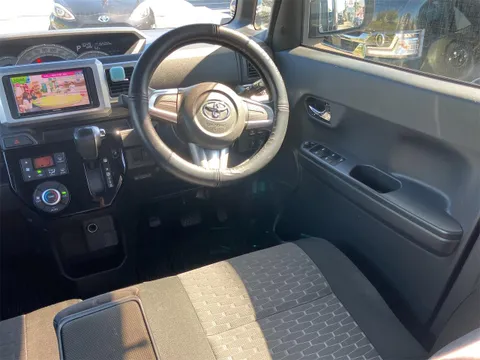 Toyota Pixis Mega