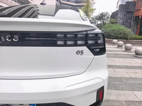 Lynk & Co 05