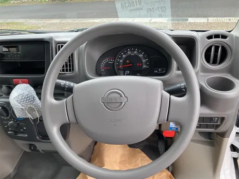Nissan Clipper Van