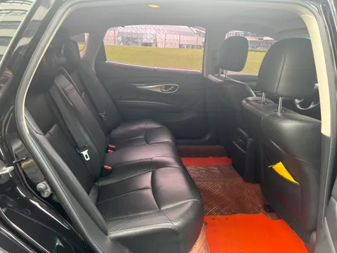 Infiniti Q70