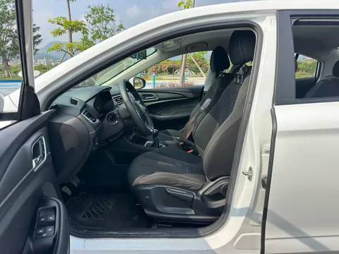 Roewe i5