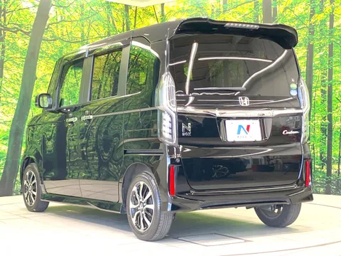 Honda N-BOX Custom