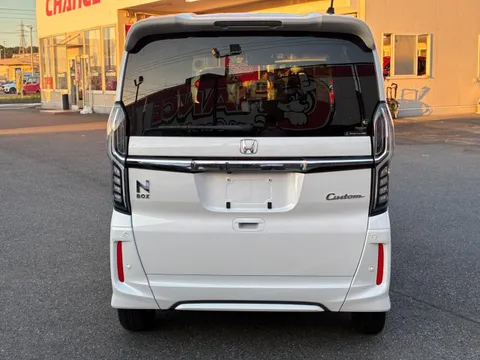 Honda N-BOX Custom