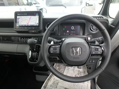 Honda N-BOX Custom