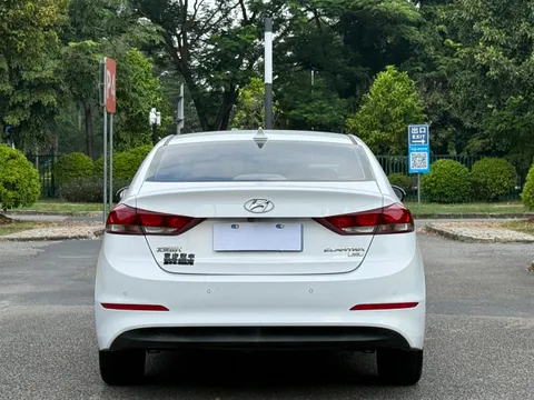 Hyundai Elantra (Avante)