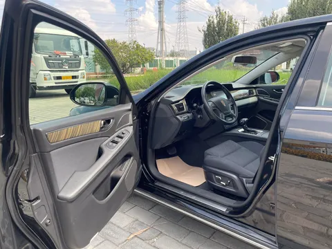 Hongqi H7